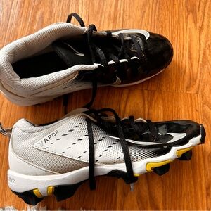 Nike Vapor Kids football baseball soccer  Cleats Black and White size 5 Youth 5y
